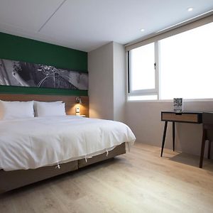 Medium Double Room Bath